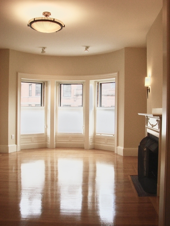 Building Photo - 404 Marlborough St