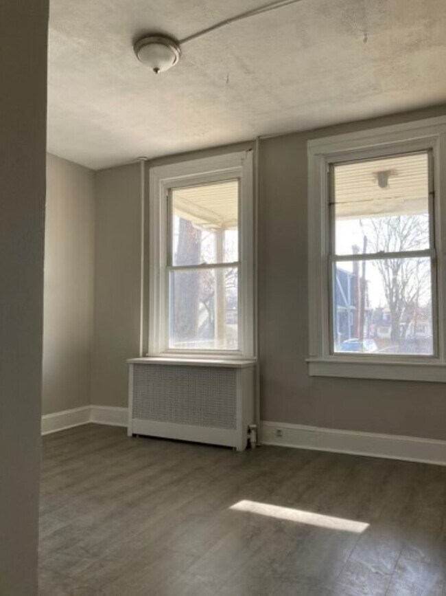 Building Photo - 3608 Howard Park Ave