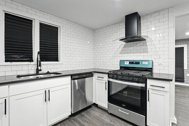 Building Photo - 354 Fernhill Ave