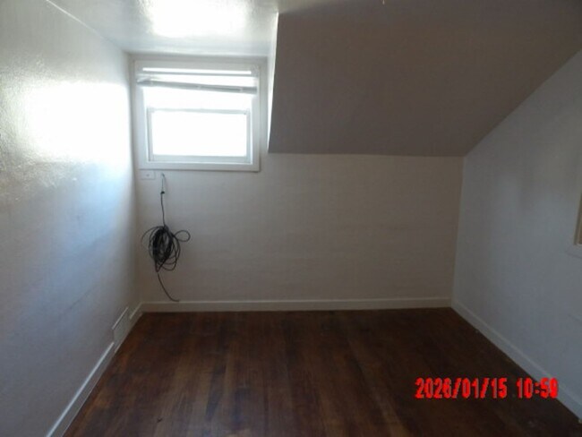 Building Photo - 2-bedroom Duplex with Brand New Mini Split!