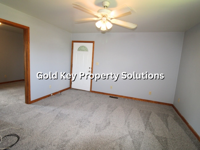 Building Photo - 3 BR 1.5 BA House with Garage and Central ...