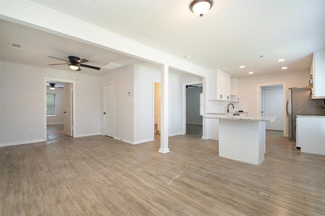 Building Photo - 309 Buhler Dr