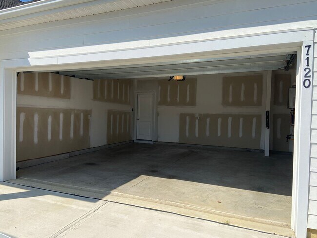 Building Photo - Brand new construction home in the desirable Brunswick Forest subdivision