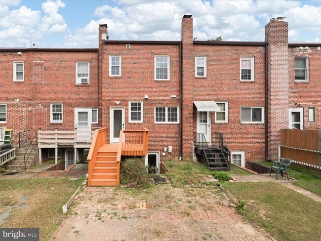 Building Photo - 808 S Oak St