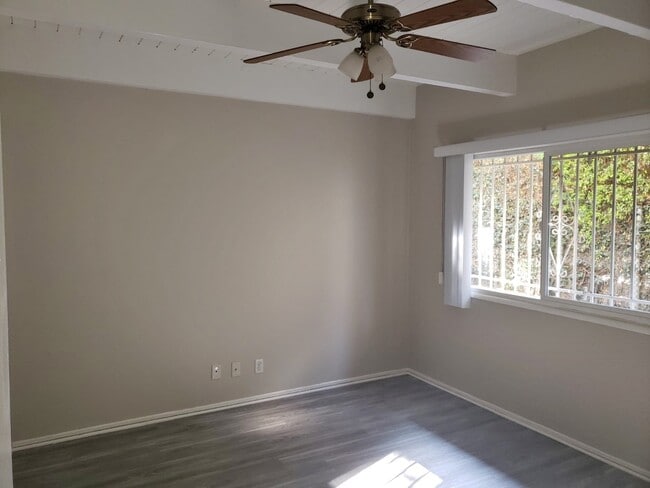 Building Photo - 136HAM