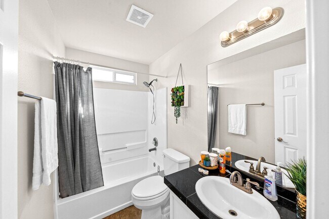 Building Photo - Downtown Home within Minutes from the Riverwalk & Alamodome ~ Large Corner Lot!