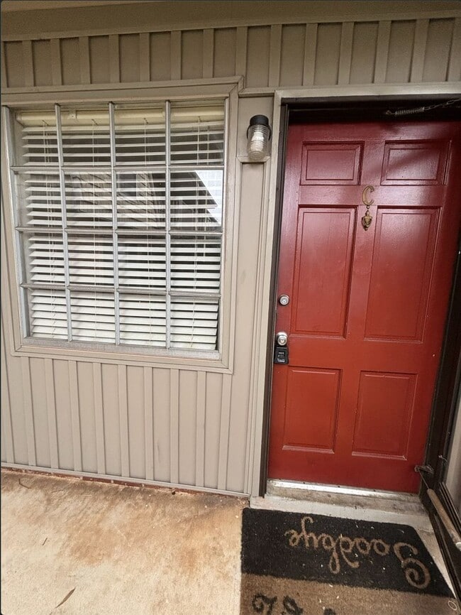 Building Photo - Convenient 1BR - Prime Location & Community Pool!