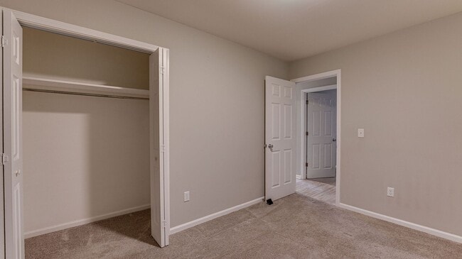 Building Photo - 3 Bedroom 1.5 Bath Home in Holly Court - Goose Creek