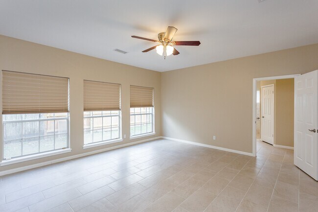 Building Photo - 1703 Plantation Dr