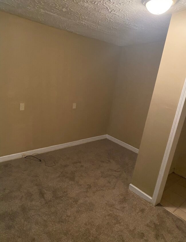 Building Photo - 4910 Sunnybrook Dr