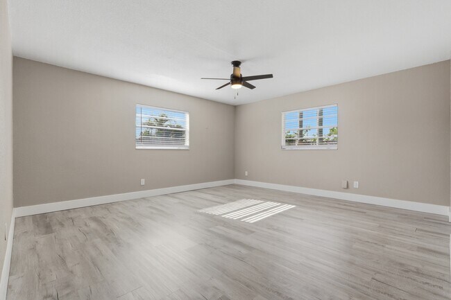 Building Photo - 10568 117 Dr N