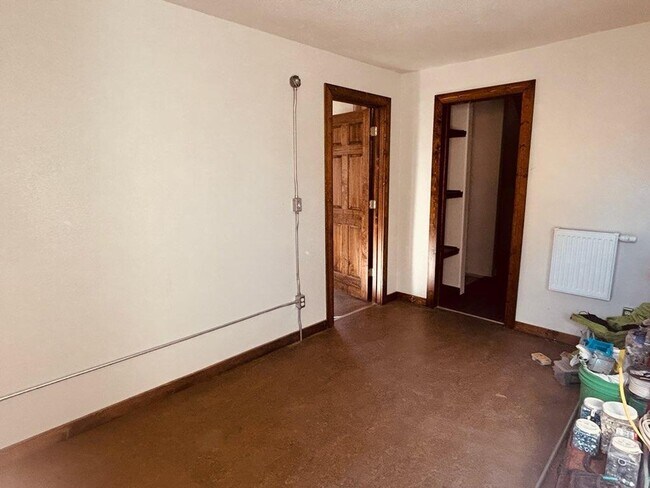 Building Photo - 507 6th Ave