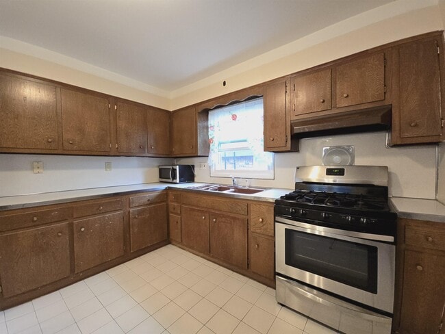 Building Photo - 1000 Avenue C