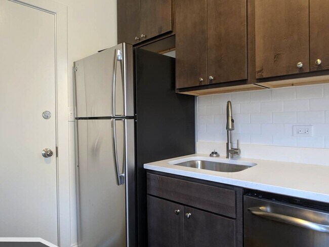 Building Photo - 2641 N Spaulding Ave