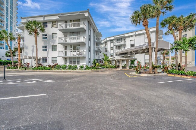Building Photo - 1913 S Ocean Dr