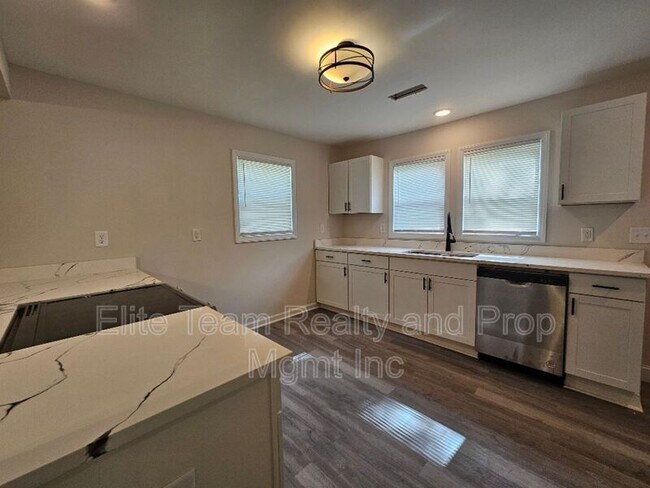 Building Photo - 2507 Moreland St