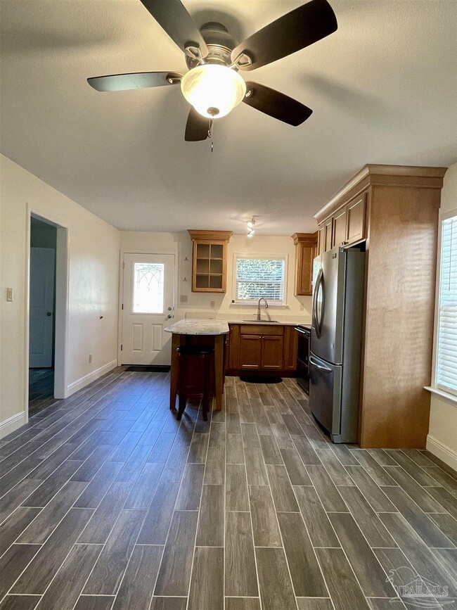 Building Photo - 5864 Tanglewood Dr