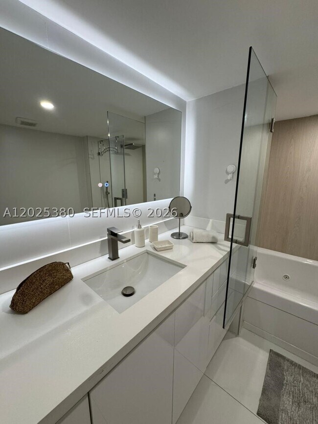 Building Photo - 5401 Collins Ave