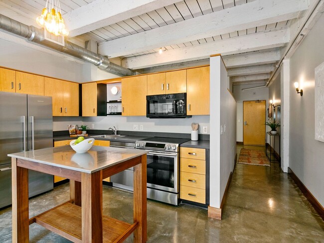 Building Photo - Historic Chown Pella Building - east facing Pearl District loft w/parking & storage