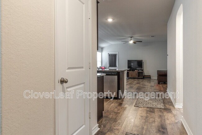 Building Photo - 6819 Whisper Grv