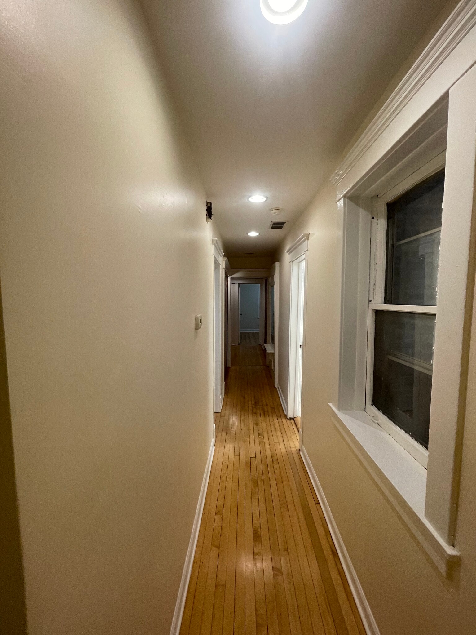 Building Photo - 5120 N Kenmore Ave