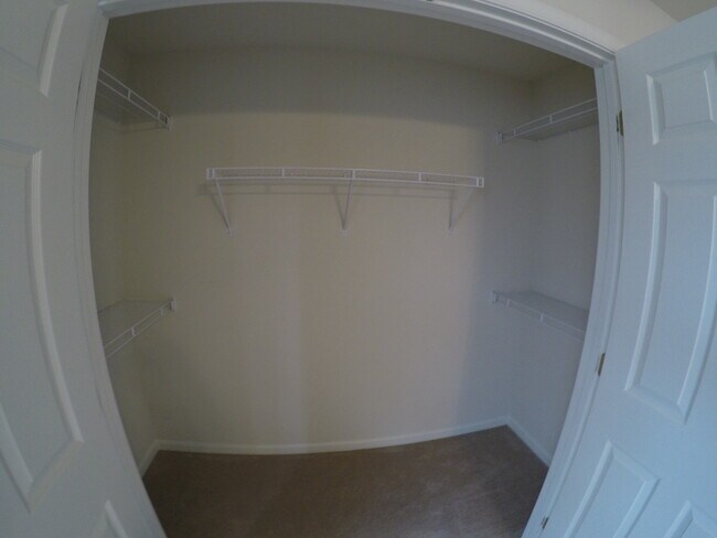 Building Photo - 2123 Quail Hollow Dr