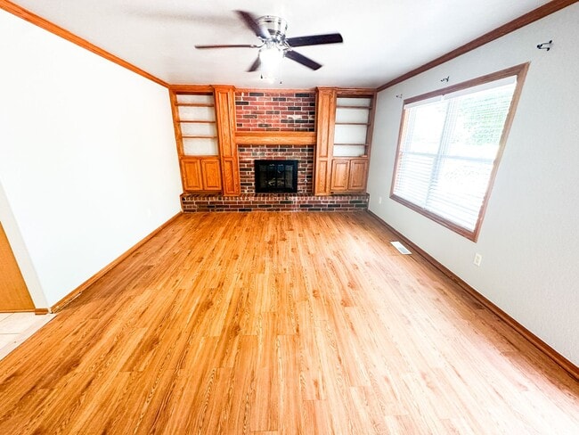 Building Photo - Great 3 Bed & 2 Bath Home in Yukon!