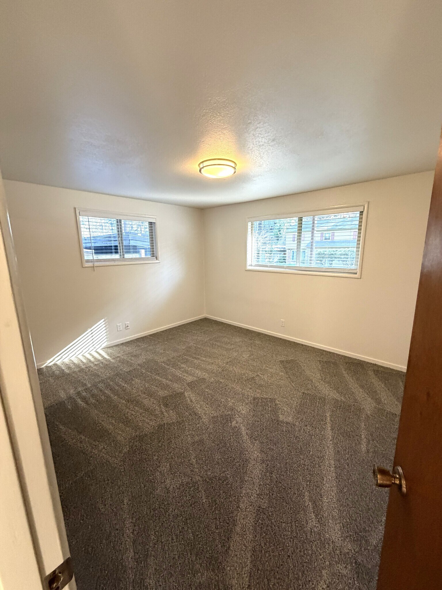 Building Photo - 745 E 43rd Ave