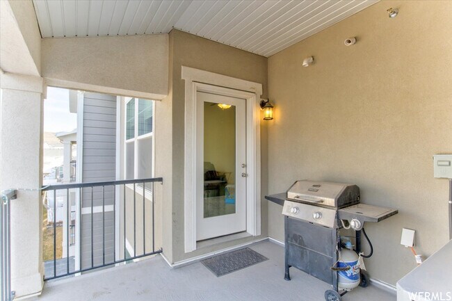 Building Photo - Condo in Saratoga Springs master planned community.