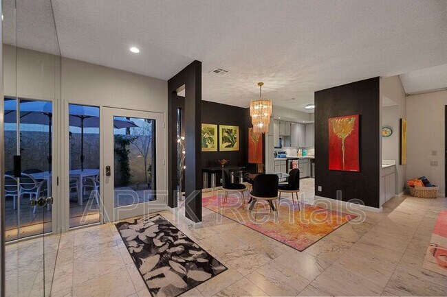 Building Photo - 1317 E Amado Rd