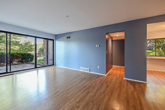Building Photo - 2120 Pauline Blvd