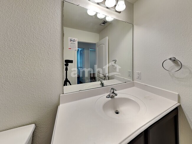 Building Photo - 4616 Beaver Creek Ave