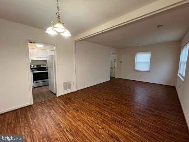 Building Photo - Modern Townhouse Living in Alexandria's Prime Location