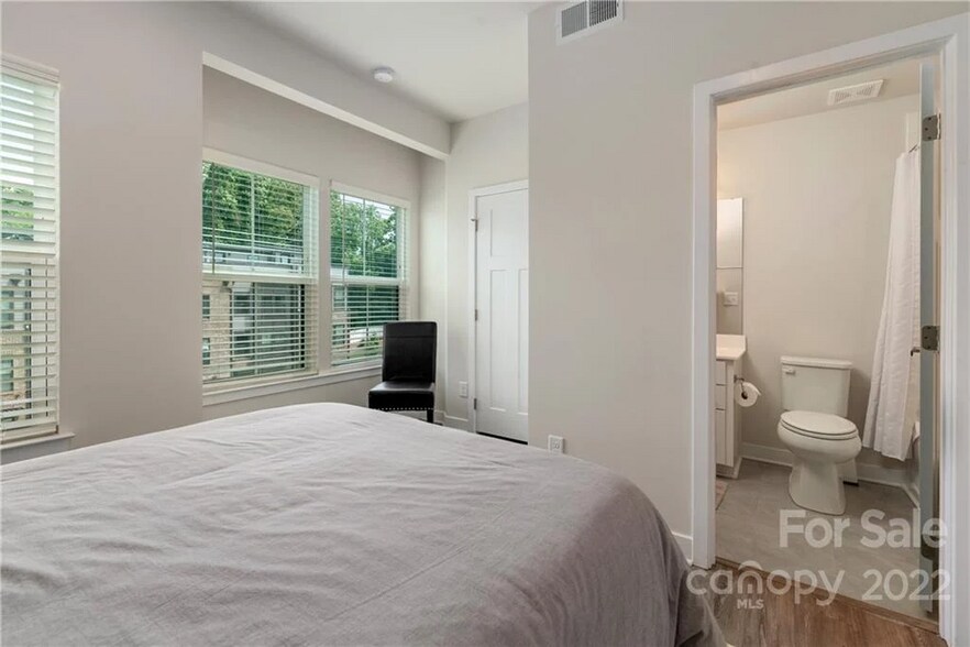 Building Photo - 436 W Tremont Ave