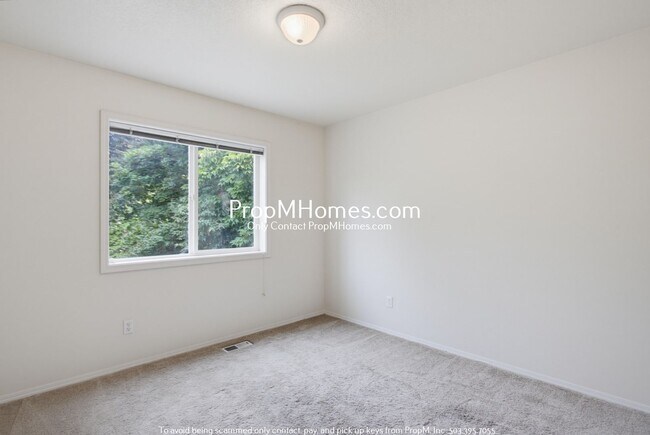Building Photo - 23858 SW Pinecone Ave