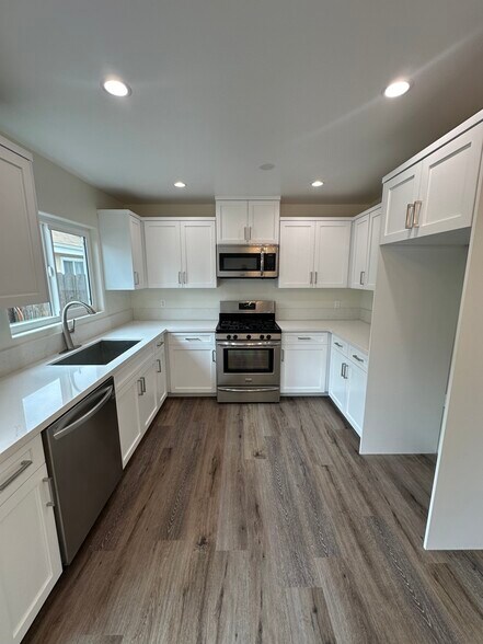 Building Photo - 3623 W 105th St