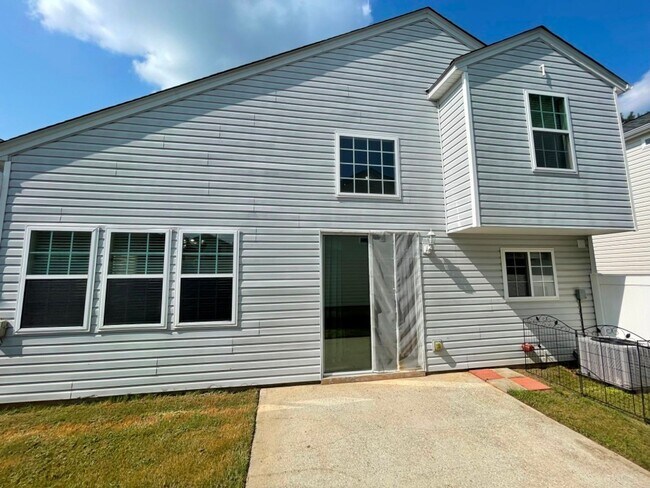 Building Photo - Updated 3BR Home - Woodstock