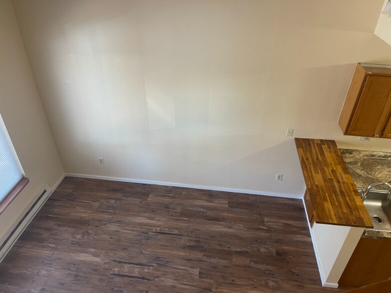 Building Photo - 153 Wellington St