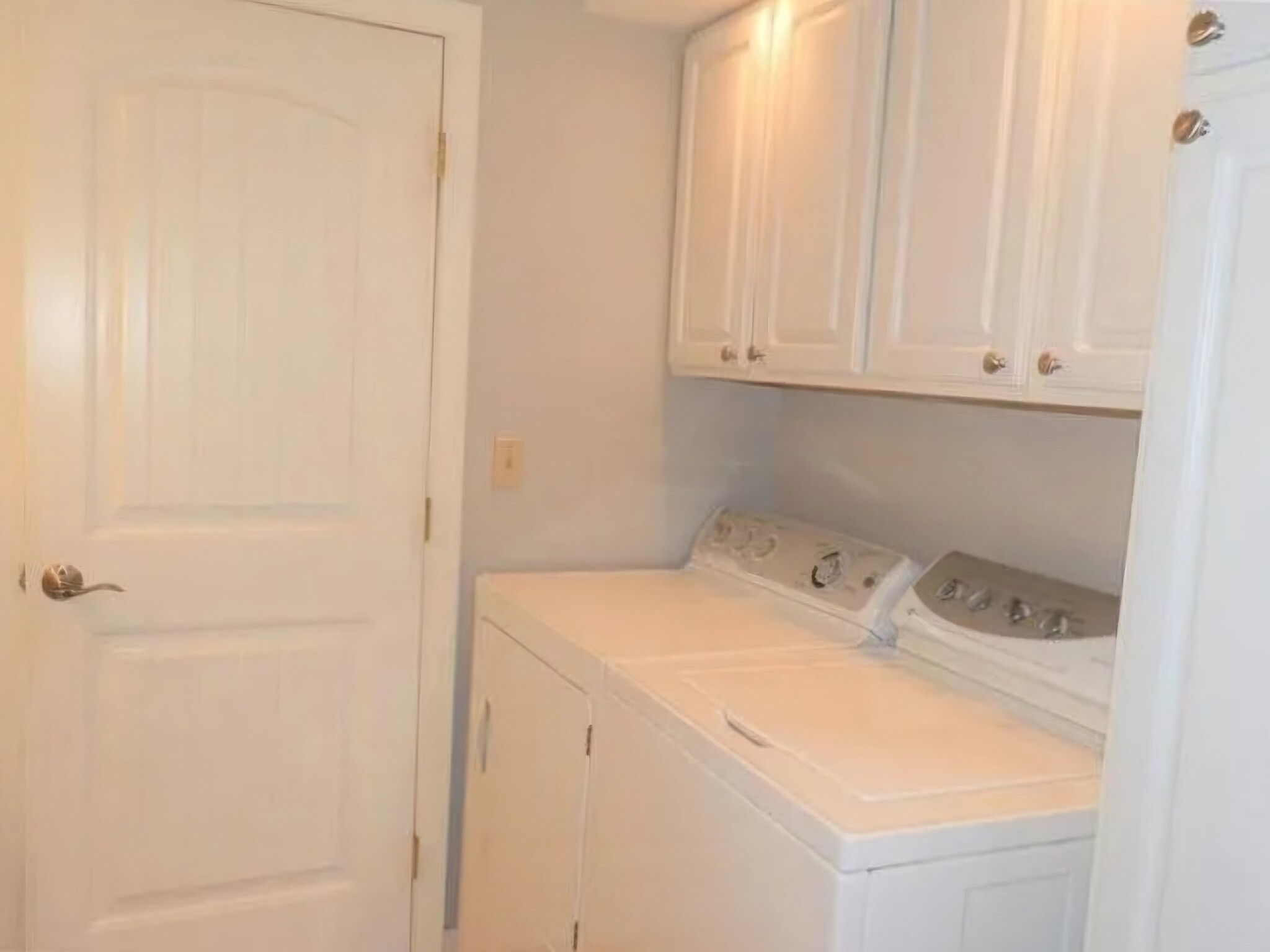 Washer/dryer in house - 113 Hillyndale Rd