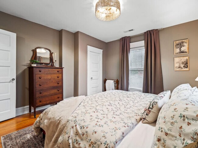 Building Photo - 2ND East Drive-SI ID1496103P