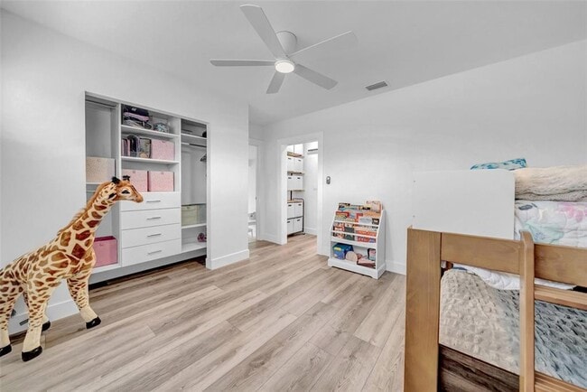 Building Photo - 5548 Dartmouth Ave N