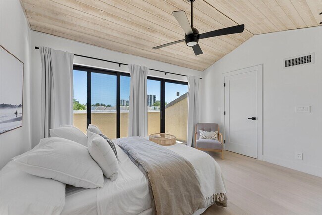 Building Photo - 1013 Bel Air Dr