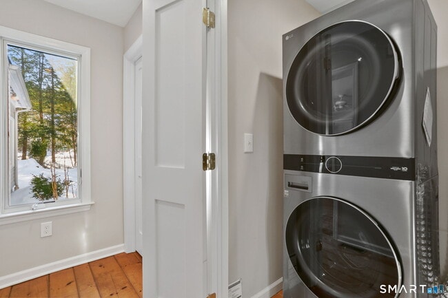 Building Photo - 815 Valley Rd