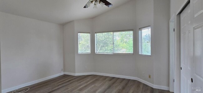 Building Photo - 112 Spinnaker Ct