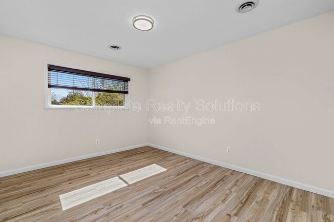 Building Photo - 1405 Flicker Dr