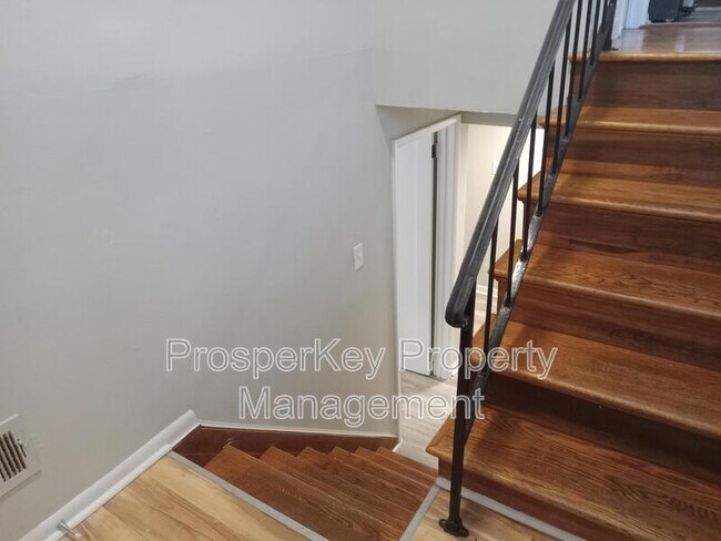 Building Photo - 1211 Timberlane Dr