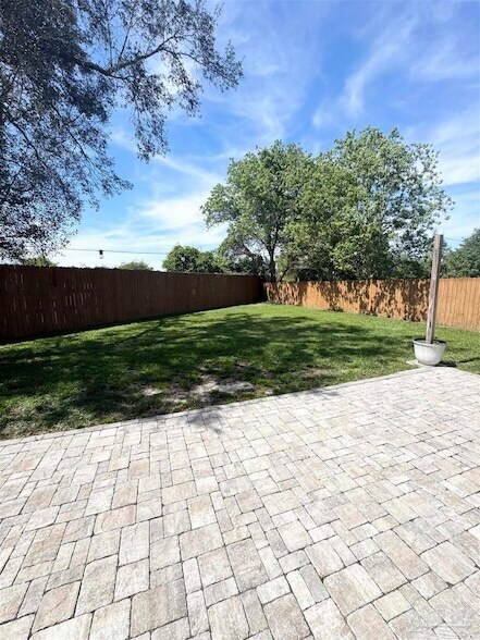 Building Photo - 10936 Oak Valley Dr