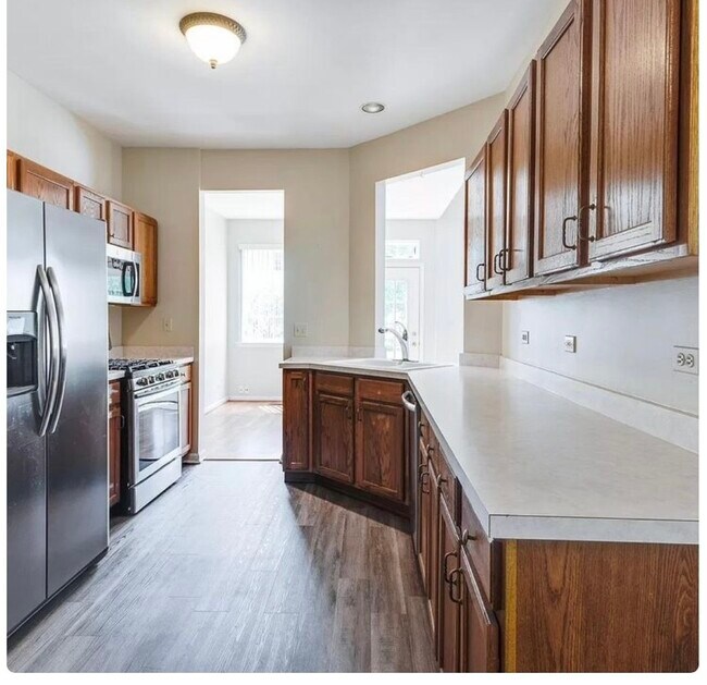 Building Photo - 1 S Oakhurst Dr