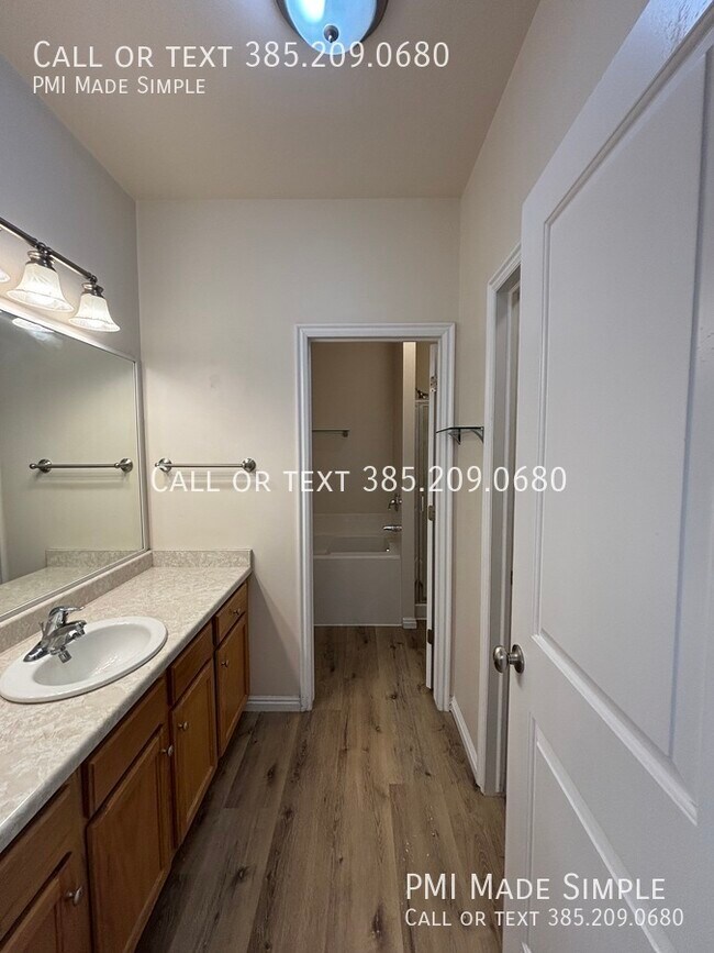 Building Photo - 14910 Treseder St