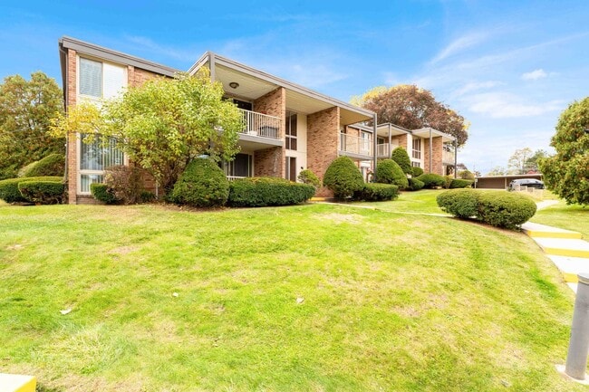 Building Photo - 2BD-2BTH HOME | NEWLY RENOVATED | BLOOMFIELD HILLS, MI